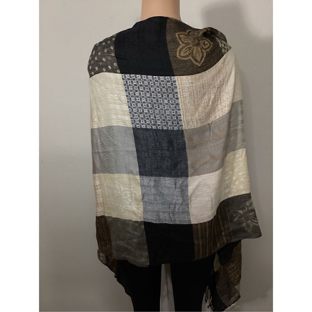 New. C. J. Banks scarf. Retails $69 - Picture 4 of 8